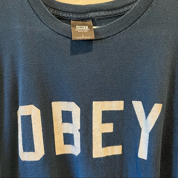 Mens Obey brand tshirt navy blue size L - Picture 2 of 2